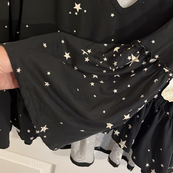 Altar'd State Stars Long Sleeve v-neck High-Low Shirt. Size Large. NWT! - Picture 6 of 9